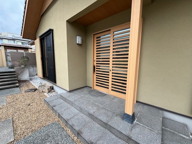 茱萸木平屋戸建のエントランス