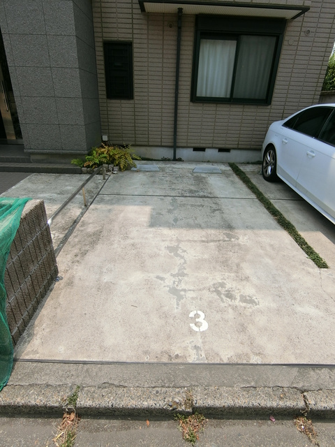 グランドメゾン松原の駐車場|敷地内駐車場