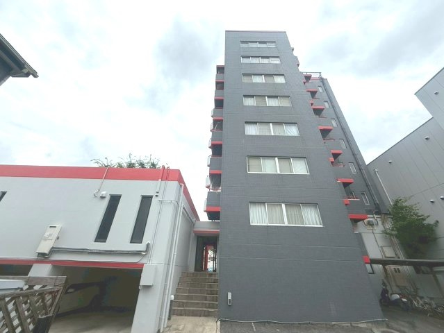 コメルスⅢの外観