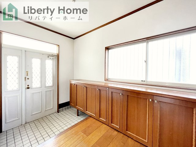 石岡市南台3丁目　中古戸建の玄関