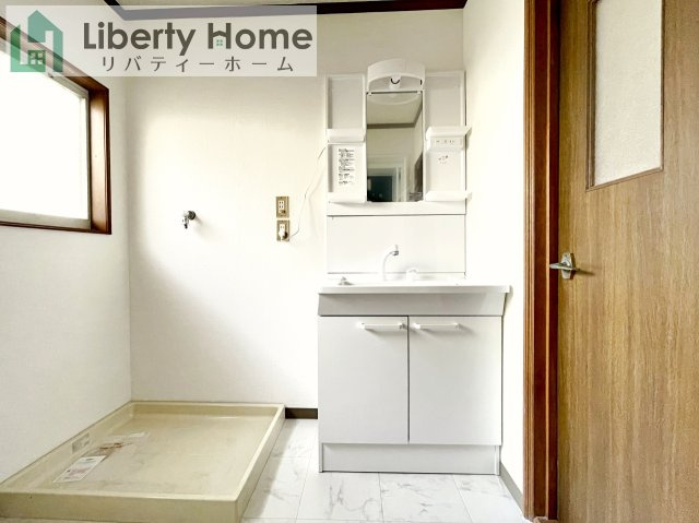 石岡市南台3丁目　中古戸建の独立洗面台