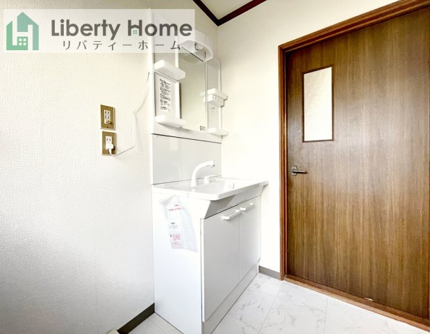 石岡市南台3丁目　中古戸建の独立洗面台