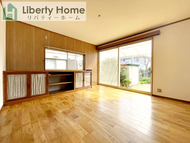 石岡市南台3丁目　中古戸建の居間・リビング