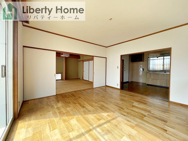 石岡市南台3丁目　中古戸建の居間・リビング