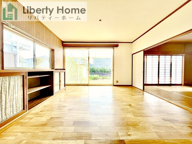 石岡市南台3丁目　中古戸建の居間・リビング