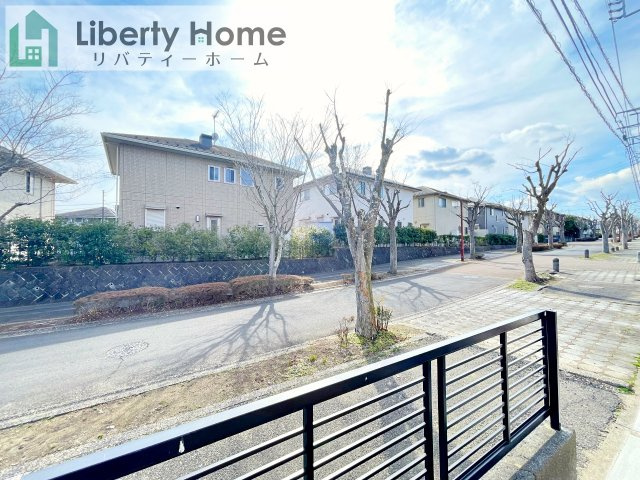 石岡市南台3丁目　中古戸建の前面道路含む現地写真