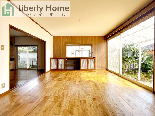 石岡市南台3丁目　中古戸建の居間・リビング