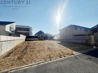 阪急武庫之荘駅徒歩9分の第一種低層地域に指定された閑静な住宅地エリアに全2区画の分譲地誕生です。58坪以上 間口約10.6ｍのゆとりの敷地につき、多彩なプランで建築可能です。