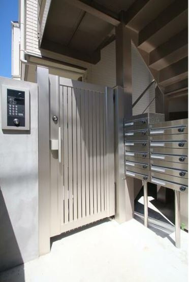 中野区新井５丁目のアパートのエントランス