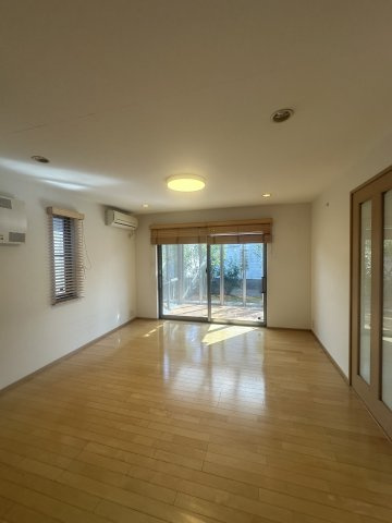 豊田市乙部ケ丘　貸戸建の居間・リビング