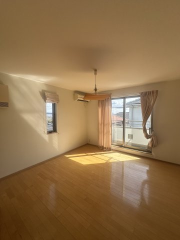 豊田市乙部ケ丘　貸戸建の居間・リビング