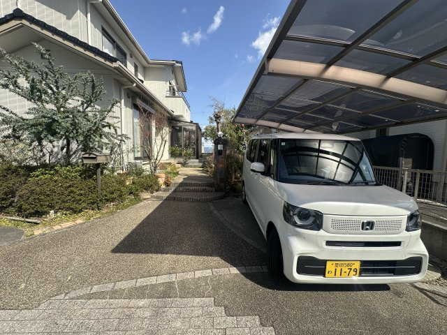 豊田市乙部ケ丘　貸戸建の駐車場