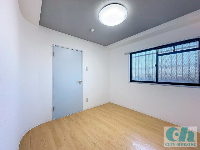 リッツ大森中央 303号室の洋室