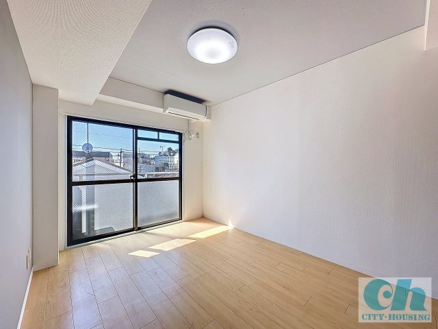 リッツ大森中央 303号室の洋室