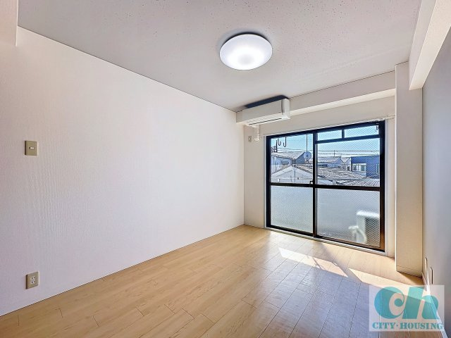 リッツ大森中央 303号室の洋室