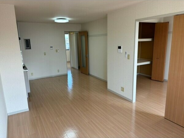 ファミーユ高桑Aの居間・リビング