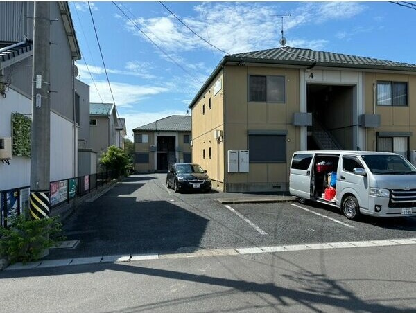 ファミーユ高桑Aの駐車場