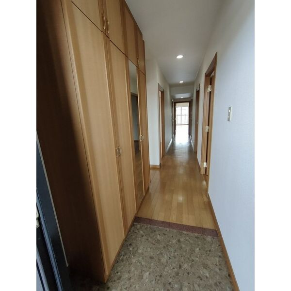 スペクトルティアラ宮町の玄関