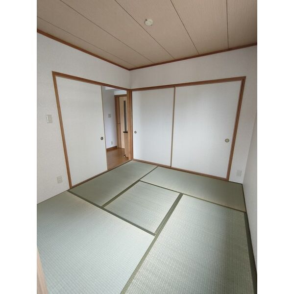 スペクトルティアラ宮町の和室