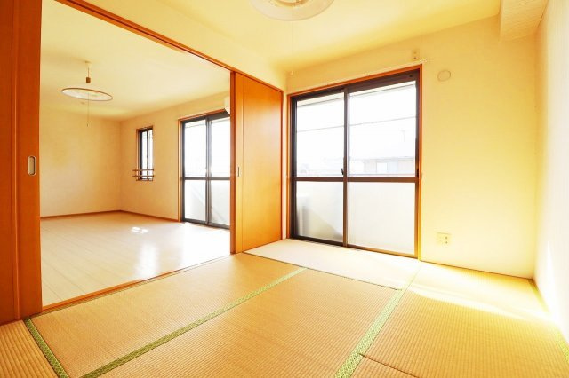 リビングタウン小森野 弐番館の和室|和室があると落ち着いた雰囲気になりますね