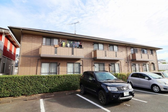 リビングタウン小森野 弐番館の駐車場|車をお持ちの方に嬉しい駐車場付きの物件です