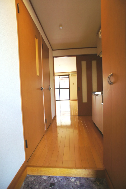 エミネンス津福の玄関|明るい玄関です