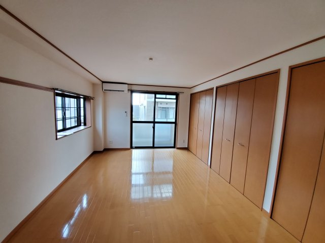 エミネンス津福の居間・リビング|ゆったりとしたリビングです