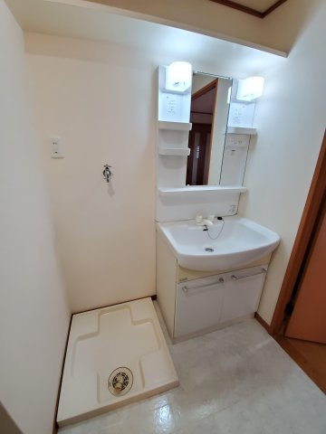 エミネンス津福の洗面所|脱衣スペースもあります