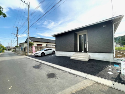 【エントランス】 | 鹿嶋市鉢形２号棟 | お問合せは０４７６－３８－３８８８までお待ちしております。