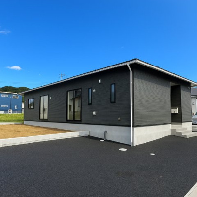 【外観】 | 鹿嶋市鉢形２号棟 | お問合せは０４７６－３８－３８８８までお待ちしております。