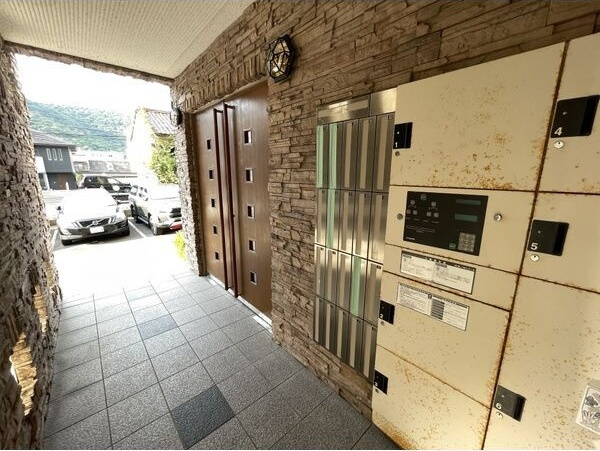 T's ioriのエントランス