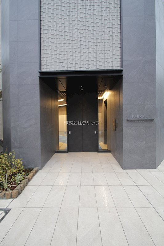 パークアクシス横濱高島町のエントランス