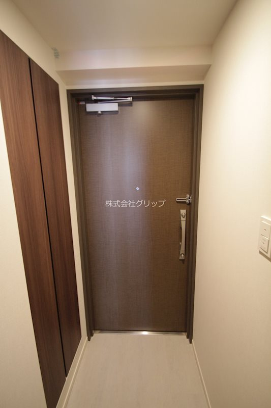 パークアクシス横濱高島町の玄関