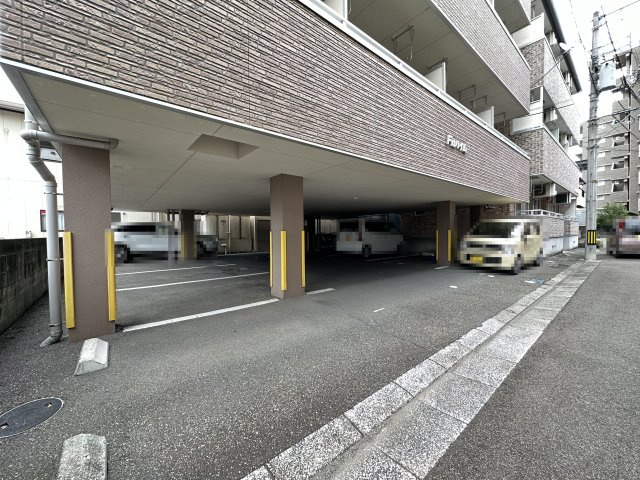 フィットハイム北本町の駐車場