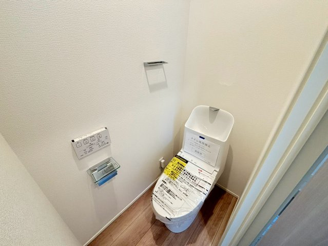 藤沢市みその台　新築戸建　全2棟2号棟のトイレ