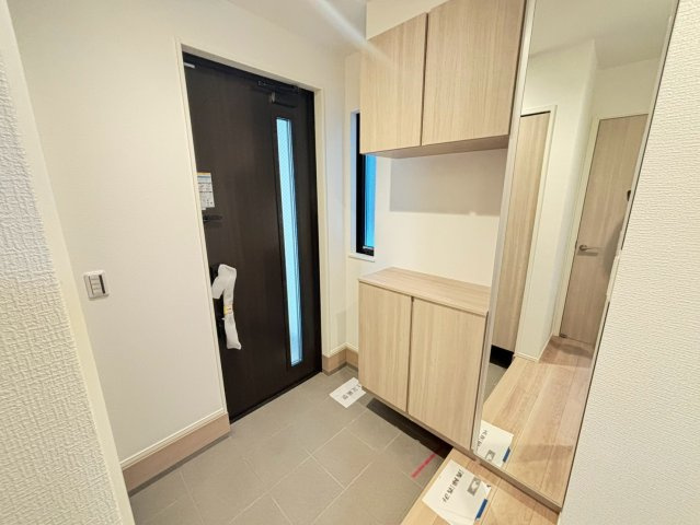 藤沢市みその台　新築戸建　全2棟2号棟の玄関