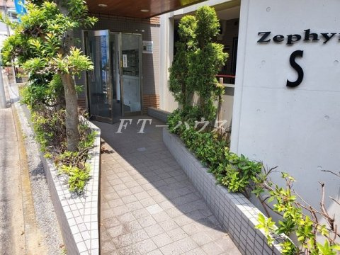 ゼファ・エスのエントランス