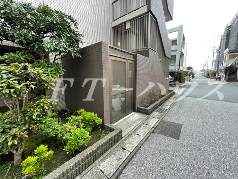 ヴィレッジハウス幕張本郷のエントランス