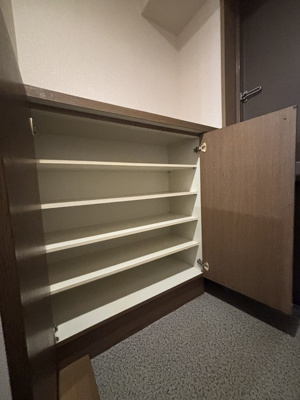 玄関の下駄箱収納