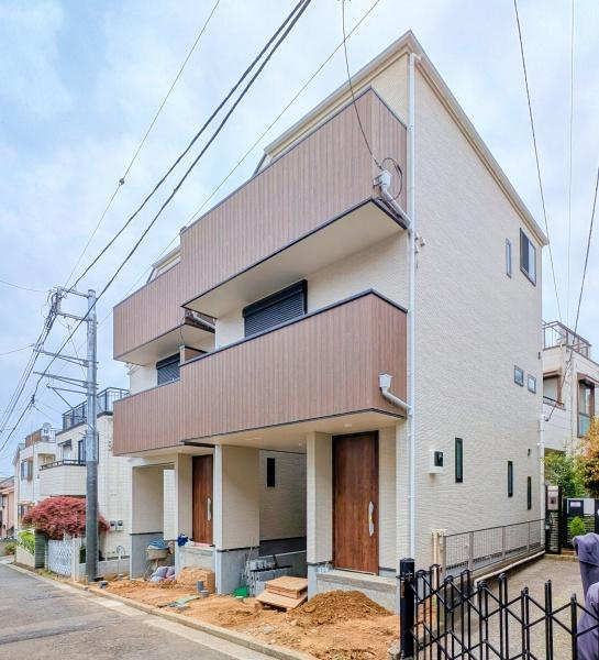 横浜市港南区港南６丁目の新築一戸建の外観|同仕様物件もご案内をさせて頂きます。
お車でご自宅まで送迎承ります。