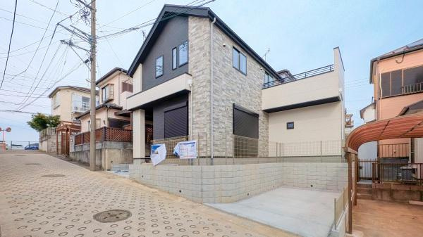 横浜市旭区四季美台の新築一戸建の外観|堂々と完成しました！いつでもご案内可能です！
お車でご自宅まで送迎承ります。