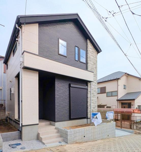 横浜市旭区四季美台の新築一戸建の前面道路含む現地写真|車通りが少ない為、小さなお子様にも安心です。
是非一度、現地へ起こしください。

