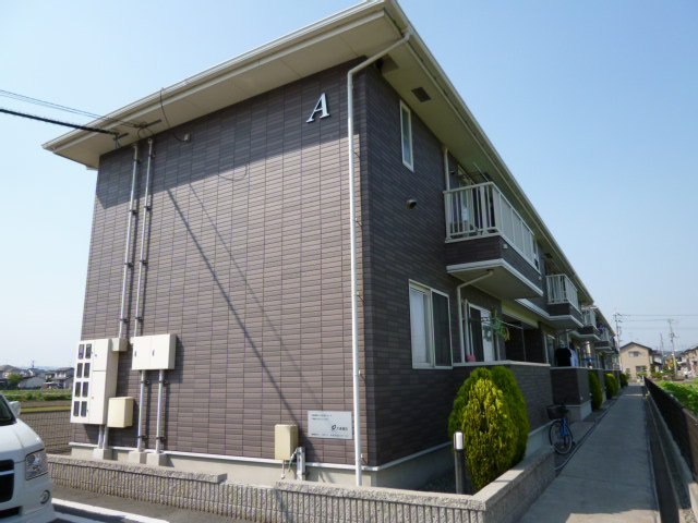倉敷市連島町鶴新田のアパートの外観