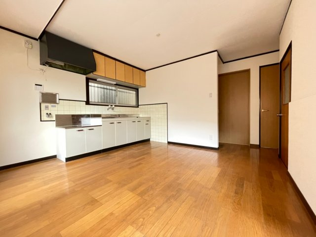 福田4丁目貸家の居間・リビング