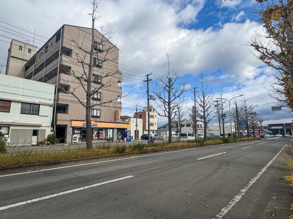 和歌山市中之島一棟アパート（ロジュマン）の前面道路含む現地写真