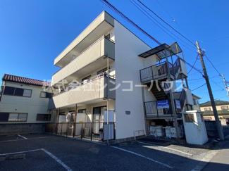 【外観】 | 鉄骨造3階建。平成11年築。