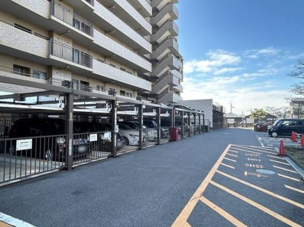 メロディーハイム枚方A棟の駐車場|■物件内覧・資金計画相談・住宅ローン相談、リフォーム相談、お問合せ受付中■
※当日・翌日のご内覧、ご相談はお電話でのお問合せがスムーズです！