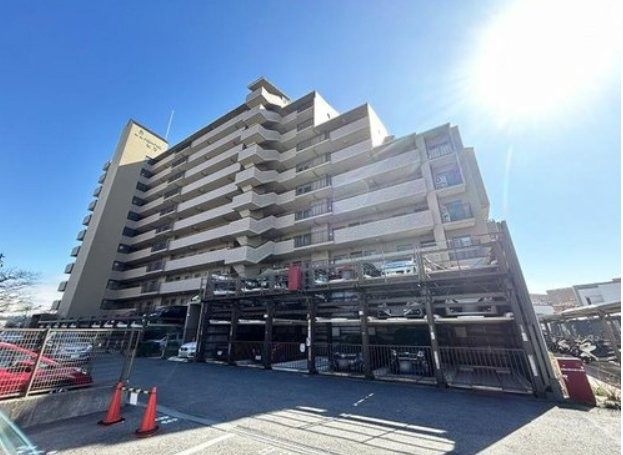 メロディーハイム枚方A棟の外観|新しい生活にいかがでしょうか？外観はお住まいの顔になります。こだわりたいポイントですね。水回りリフォームやリノベーションも承ってます。
■現地見学・資金計画相談・住宅ローン相談もお問合せ受付中■