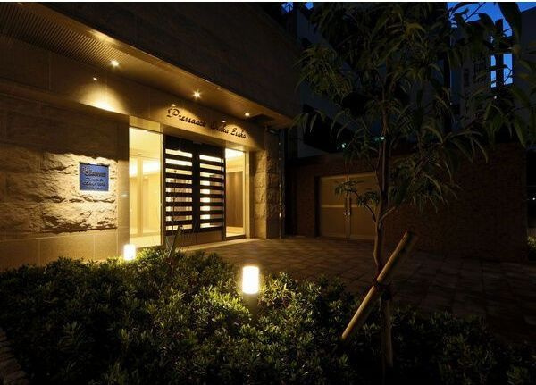 プレサンスOSAKA江坂のエントランス