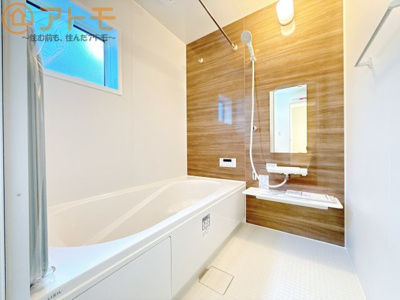 【浴室】 | 葵区羽鳥5丁目　新築戸建　1号棟 | 浴室乾燥などの機能も充実♪ユニットバスはお掃除もしやすく家事の手間も軽減！窓は湿気をこもらせません！